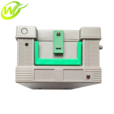 La máquina del cajero automático parte el casete de NCR con la conveniencia 4450689685 445-0689685 del TI